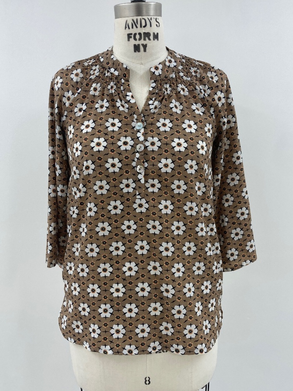 Tracy Negoshian Modern Floral Blouse Fits like Medium